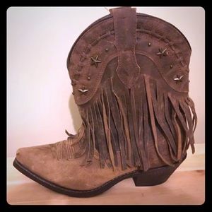 Dingo hang low fringe western leather boots.